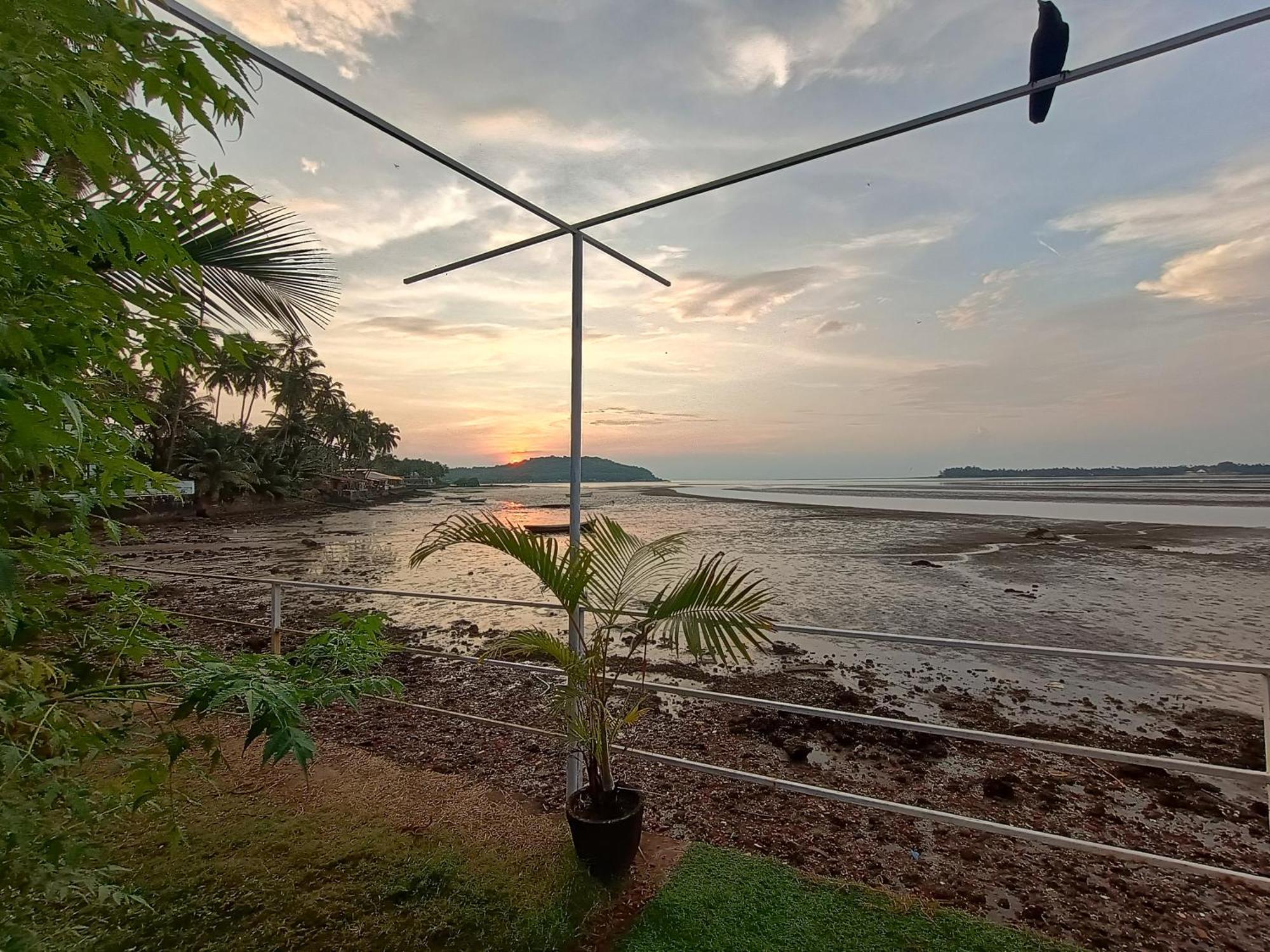 Gs Home On The Bay - Super Sea View Glass Studio Apartment Vagator Luaran gambar