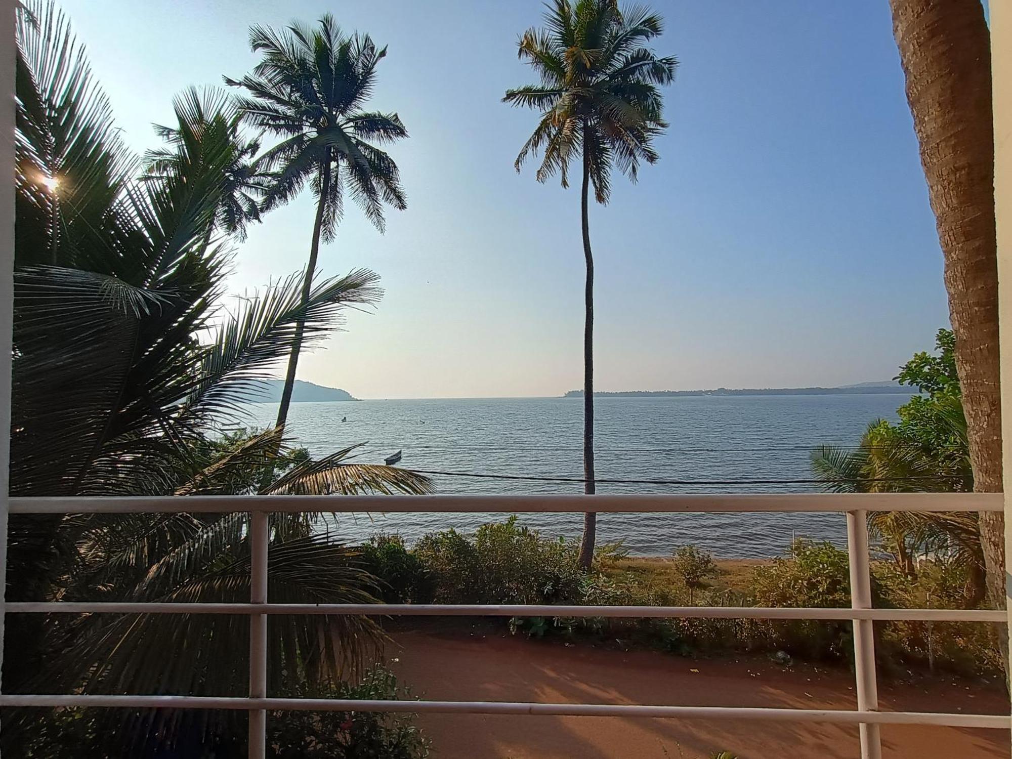 Gs Home On The Bay - Super Sea View Glass Studio Apartment Vagator Luaran gambar